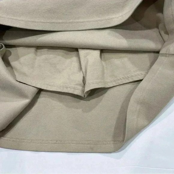 TENNIS 🎾 SKIRT Tan, knit, button detailing, built in shorts - Picture 7 of 7